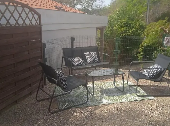 Maison Au Dessus Du De Сasa de vacaciones *